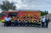 Erfolgreiche Leistungsprüfung: Die Aktiven der Feuerwehr Helmstadt mit Schiedsrichtern und Bürgermeister Tobias Klembt.