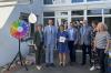 Treffpunkt von Familien (von links): Bürgermeisterin Bettina Bärmann, Landrat Florian Töpper, Familienstützpunktleitung Ingeborg Dümpert, 3. Bürgermeister und Gemeinderat Florian Negwer, 2. Bürgermeister und Gemeinderat Thomas Wohlfahrt, Kerstin Rink (Bereich „Frühe Hilfen“ Landkreis Schweinfurt), Andrea Handwerker (Bereich „Familienbildung“ Landkreis Schweinfurt).