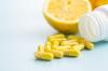 Gepuffertes Vitamin C ist besonders für säureempfindliche Menschen geeignet. Doch was genau bedeutet gepuffert eigentlich und welche Vorteile hat es wirklich?