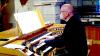 Feines Gespür für Klangfarben: Johannes Skudlik am der um ein Fernwerk erweiterten Orgel von Siegfried Schmid in der Immenstädter Pfarrkirche St. Nikolaus.