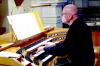 Feines Gespür für Klangfarben: Johannes Skudlik am der um ein Fernwerk erweiterten Orgel von Siegfried Schmid in der Immenstädter Pfarrkirche St. Nikolaus.