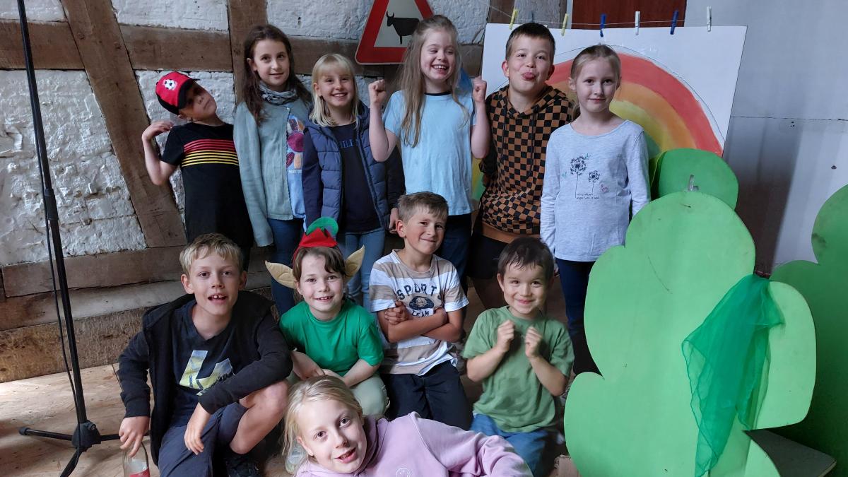 Mittelstreu Kinder Spielten Beim Sommernachtsfest Theater mittelstreu-kinder-spielten-beim-sommernachtsfest-theater