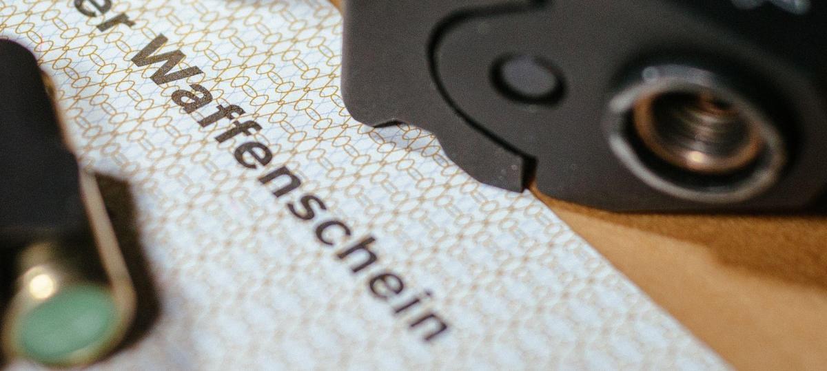 Polizei findet bei Ladendieben eine Pistole im Auto