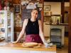 Annika Wanzura betreibt seit 2013 das Café "die Anstalt" in Großeibstadt. Nun sucht sie eine passende Nachfolge.