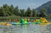 Die neue Aqua-Track-Schwimminsel in Immenstadt kommt gut an. Jetzt will die Stadt eine wassserrechtliche Genehmigung für den Dauerbetrieb.