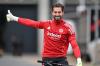Eintracht Frankfurts Kevin Trapp soll im DFB-Pokal gegen den FV Engers trotz der Wechselgerüchte im Tor stehen.