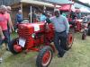Gerne fährt Pfarrer Eravistus, der öfter im Sommer als Urlaubsvertretung im Pastoralen Raum Schweinfurter Oberland weilt, selbst einen Traktor mit bei der Oldtimer-Rundfahrt.