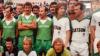 Frank Mill (hinter Torwart Wolfgang Kleff) war mit Borussia Mönchengladbach schon beim TSV Marktoberdorf. Rechts hinter Mill steht der damalige TSV-Torhüter Hans Scholz. 