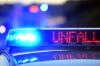 Der Autofahrer wurde bei dem Unfall laut Polizei leicht verletzt. (Symbolbild) Der Autofahrer wurde bei dem Unfall laut Polizei leicht verletzt. (Symbolbild)