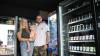 Vanessa Sitzmann und Patrick Hartl in ihrem ersten Automatenladen in Burgsinn.