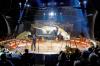 „Farbenspiel - Gold Edition“ – Circus Krone präsentiert das neue Tournee-Programm 2025 im modernsten Zeltpalast der Welt.
Erleben Sie die Magie der Artisten, Tiere und Clowns - Das Zusammenspiel von Tier und Mensch hautnah.
Nur die „Besten der Besten“ der internationalen Circus Welt werden vom Liveorchester musikalisch begleitet.