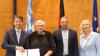 Staatssekretär Sandro Kirchner, Helmut Endres, Bürgermeister Stefan Rottmann und die Regierungspräsidentin Dr. Susanne Weizendörfer (von links). 