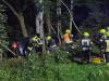 Bei einem schweren Verkehrsunfall bei Kassel sind in der Nacht vier Menschen ums Leben gekommen. Das Fahrzeug kam in der Nähe von Reinhardshagen von der Fahrbahn ab und prallte gegen mehrere Bäume. 