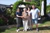 Karlstadts Zweite Bürgermeisterin Martha Bolkart-Mühlrath beglückwünschte Ingeborg Weis zum 90. Geburtstag im von der Schwiegertochter liebevoll gestalteten und gepflegten Garten an ihrem Haus in Wiesenfeld. Im Bild von links: Martha Bolkart-Mühlrath, Jubilarin Ingeborg Weis, Tochter Angelika und Sohn Manfred.