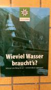 Ein Schild weist auf den Wassermangel in der Hütte hin