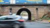 Ende letzter Woche beschädigten Unbekannte an der Gemündener Mainlände zwei Autos mit Farbe.