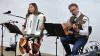 Das Duo Amacord im Synagogenhof: Angela Oberthür (Akkordeon) und Marco Göhringer-Oberthür (Gitarre, Gesang) spannten einen Bogen von Tango argentino bis Musette.
