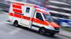 Rettungskräfte brachten den 65-jährigen Rennradfahrer mit schweren Verletzungen ins Krankenhaus. (Symbolbild)