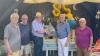 Zum 85. Geburtstag von Vorstand Horst Dumor gratulierten die Sängerfreunde Schweinfurt 1982. Von links: Schatzmeister Gisbert Heck, Ehrensänger und Zweiter Vorsitzender Alfred Brand, Ehrensänger Elmar Leimeister, Vorstand und Jubilar Horst Dumor und Schriftführer Josef Pfülf (von links).