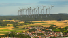 Vor den Auswirkungen des geplanten Windparks im Mainecker Forst warnt eine Bürgerinitiative mit dieser Visualisierung. Zu einem Bürgerentscheid kommt es nicht. Stattdessen nahm der Gemeinderat seinen Beschluss zurück. Die BI hofft nun, dass der kommunale Planungsverband Oberfranken West ihre Bedenken ernst nimmt und auf ein Vorranggebiet verzichtet.