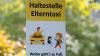 Das Land gibt Behörden und Schulen neue Regeln zur Hand, damit sie Eltern-Taxis leichter verbieten können.(Archiv) Das Land gibt Behörden und Schulen neue Regeln zur Hand, damit sie Eltern-Taxis leichter verbieten können.(Archiv)