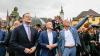 Zum Auftakt der Klausurtagung von CDU/CSU und SPD in Würzburg präsentierten sich die Fraktionschefs Jens Spahn (CDU/CSU, links) und Matthias Miersch (SPD, rechts) gemeinsam mit CSU-Landesgruppenchef Alexander Hoffmann auf der Alten Mainbrücke.