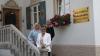 Die Weissachmühle ist seit über 200 Jahren in Familienbesitz. Christina (v.l.), Linda und Michael Köberle vor dem historischen Bürogebäude.