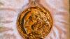 Die Goethe-Medaille gilt als ein wichtiges Ehrenzeichen der Bundesrepublik. Sie wird an Menschen verliehen, die sich in besonderer Weise für den weltweiten Kulturaustausch oder die Vermittlung der deutschen Sprache einsetzen. (Archivbild)