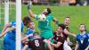 Gegen Ronsberg (in Blau) hatte der FSV Lamerdingen (rote Trikots) das Nachsehen. Ein später Treffer zum 1:0 verhalt Ronsberg zum Sieg.
