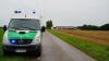 Ein Fahrzeug der Polizei steht in der Nähe der Fundstelle einer Leiche. Gerichtsmediziner konnten bestätigen, dass es sich bei der Toten um Anfang August im Allgäu vermisste Frau handelt.