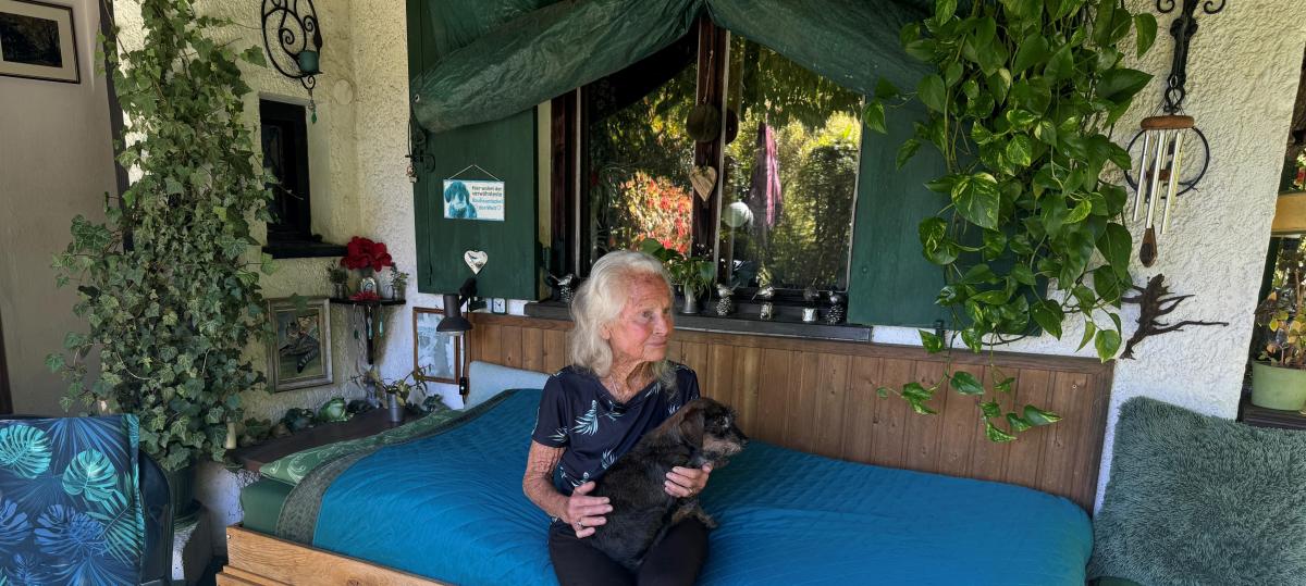 Sie lebt allein mit Bäumen und Tieren: So verbringt die bayerische „Waldfrau“ den Jahreswechsel