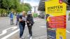 Personal der Mona und der Kemptener Verkehrsbetriebe gab zum Start des neuen Nahverkehrs bereitwillig Auskunft an der Haltestelle „Zentrum“. 