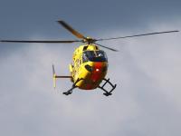 In Neuburg fiel ein dreijähriger Bub von einem Balkon, ein Rettungshubschrauber brachte ihn in eine Klinik.