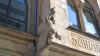 Der gefräßige Drache Nidhöggr an der Fassade des Moningerhauses am Europaplatz. Der gefräßige Drache Nidhöggr an der Fassade des Moningerhauses am Europaplatz.