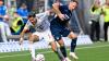 Kampf um den Ball: Diaz wird von Coufal bearbeitet.