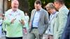 Berlins Regierender Bürgermeister Kai Wegner (l) gab das Startsignal.