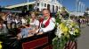 Wiesnchef Scharpf fährt beim Einzug der Festwirte in einer geschmückten Kutsche mit. Wiesnchef Scharpf fährt beim Einzug der Festwirte in einer geschmückten Kutsche mit.