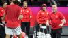 Team-Welt-Kapitän Andre Agassi (r) jubelt über einen starken Auftritt seiner Spieler.