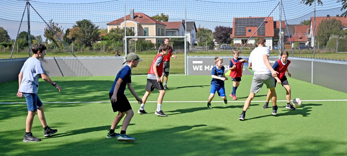 Zwischen Jugendfreude und Lärmärger: Der Streit um den Soccer-Platz in Weichering