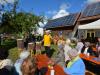 Im Garten des Weltladens trafen sich (von links) Gerda Hubrich, Vorsitzende des „Eine Welt Teams Roden“,  Irene Spatz und  Mathilde Lembach vom Verein Quiet Way e.V. und berichteten den Gästen über die erfolgreichen Projekte.