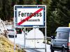Ein Autofahrer ist bei einem Unfall am Montagnachmittag, 22.9.2025, auf der Fernpassstraße B179 in Nassereith (Tirol) gestorben.