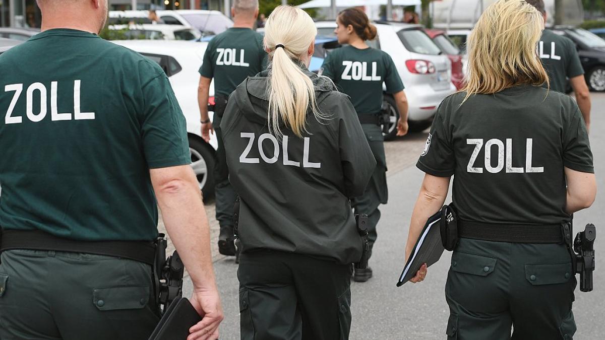 Customs inspects hotels and restaurants in Augsburg for illegal employment ...