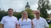 Die Schwammregion-Managerin Katharina Bach (Mitte) mit dem Grabfeld-Allianz-Vorsitzenden Jürgen Heusinger (links) und Gerhard Jäger, dem neuen Vorsitzenden des Landschaftspflegeverbandes Rhön-Grabfeld.