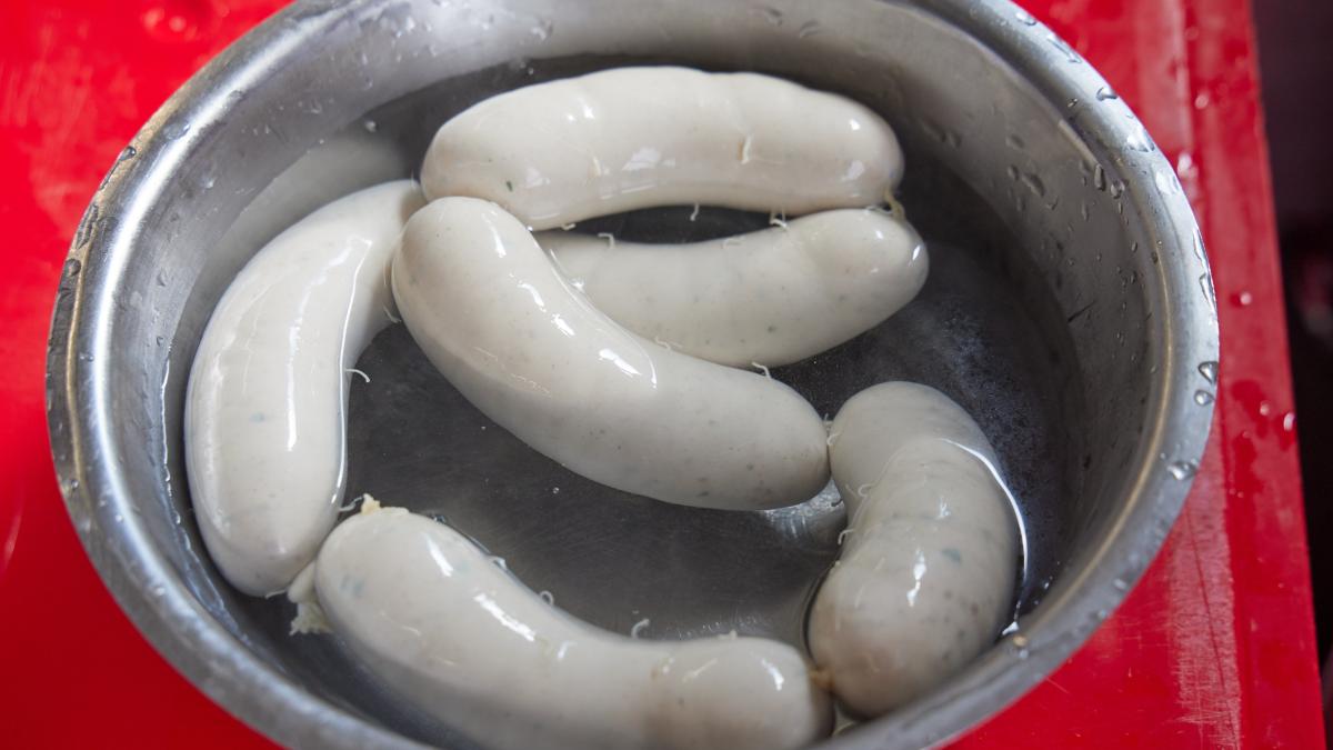 Nachhaltige Alternative: Uni Bayreuth entwickelt Weißwurst aus Mehlwürmern