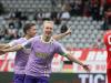Torschütze Luke Hemmerich und Tim Kraus bejubeln den Treffer zum 3:0.