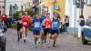 Die  zehn Kilometer lange Strecke des 31. Durlacher Turmberglaufs verlief durch die Altstadt und zog zahlreiche Zuschauer an.