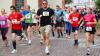 Die  zehn Kilometer lange Strecke des 31. Durlacher Turmberglaufs verlief durch die Altstadt und zog zahlreiche Zuschauer an.
