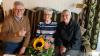 Rimpars Bürgermeister Bernhard Weidner und Schwester Gabriela (rechts) gratulieren Emma Reitzenstein zum 90. Geburtstag.
