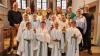 Vorn: Christoph Tully, Samuel Sosna, Kim Wenzel, Ina Ovelgönne; Mitte: Linus Orf, Felix Durczok, Timo Katzenberger, Frieda Heurig, Jasmin Manger, Nea Groß, Ministrantenbeauftragte Silvia Seufert, Jörg Tully; hinten: Ministrantenbeauftragter Tobias Johannes, Naemi Benkert, Rebekka Tully, Anne Werner, Maja Friedel, Pfarrer Leo Brand.