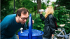 Julian Fischer vor einem Trinkwasserbrunnen